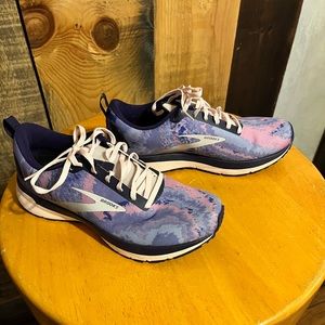 Brooks running Revel Womens size 9